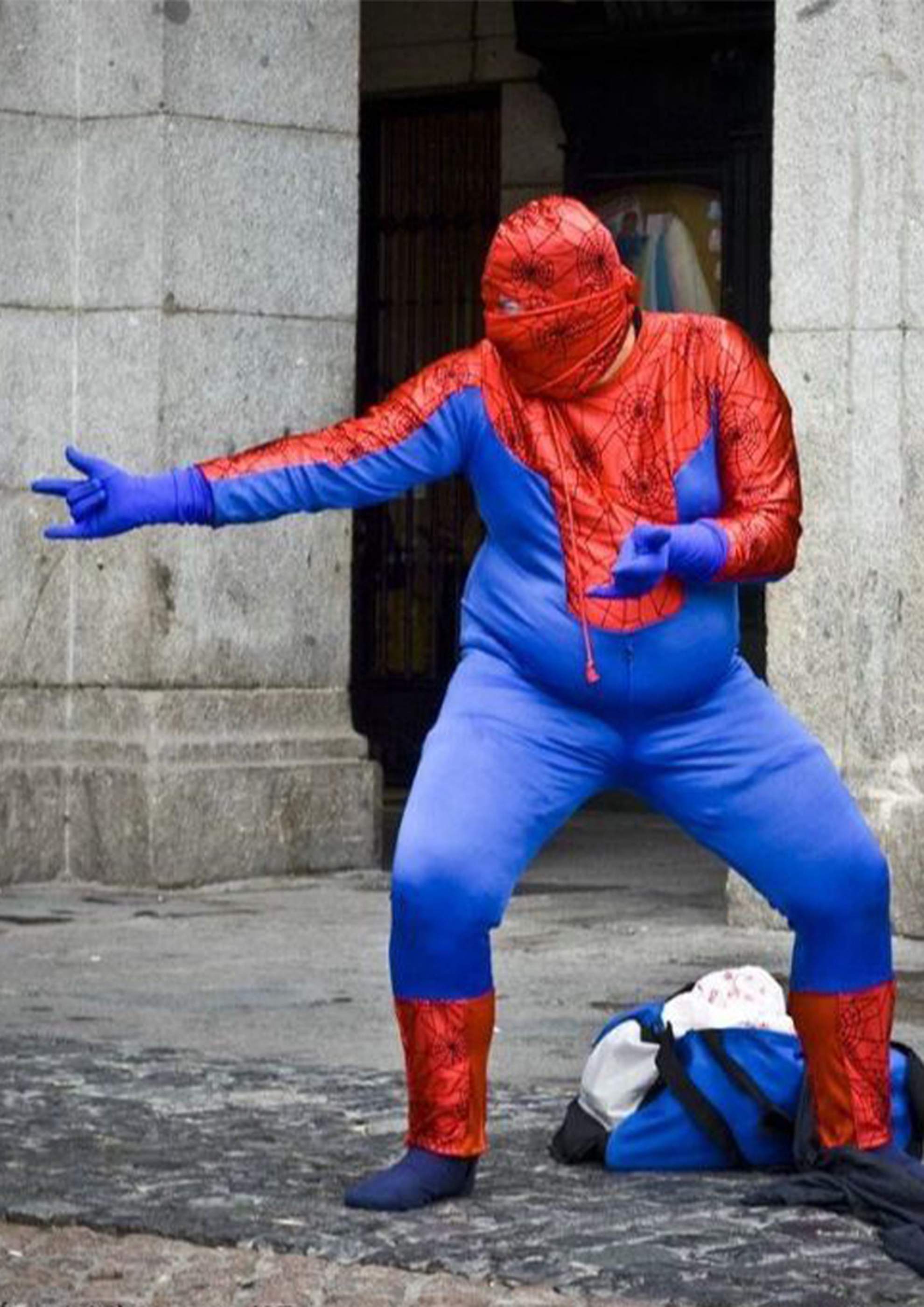 Челопук. Смешной костюм человека паука. Смешной костюм Спайдермена. Смешной костюм Спайдер мэна. Человек паук уже не. ТТ.