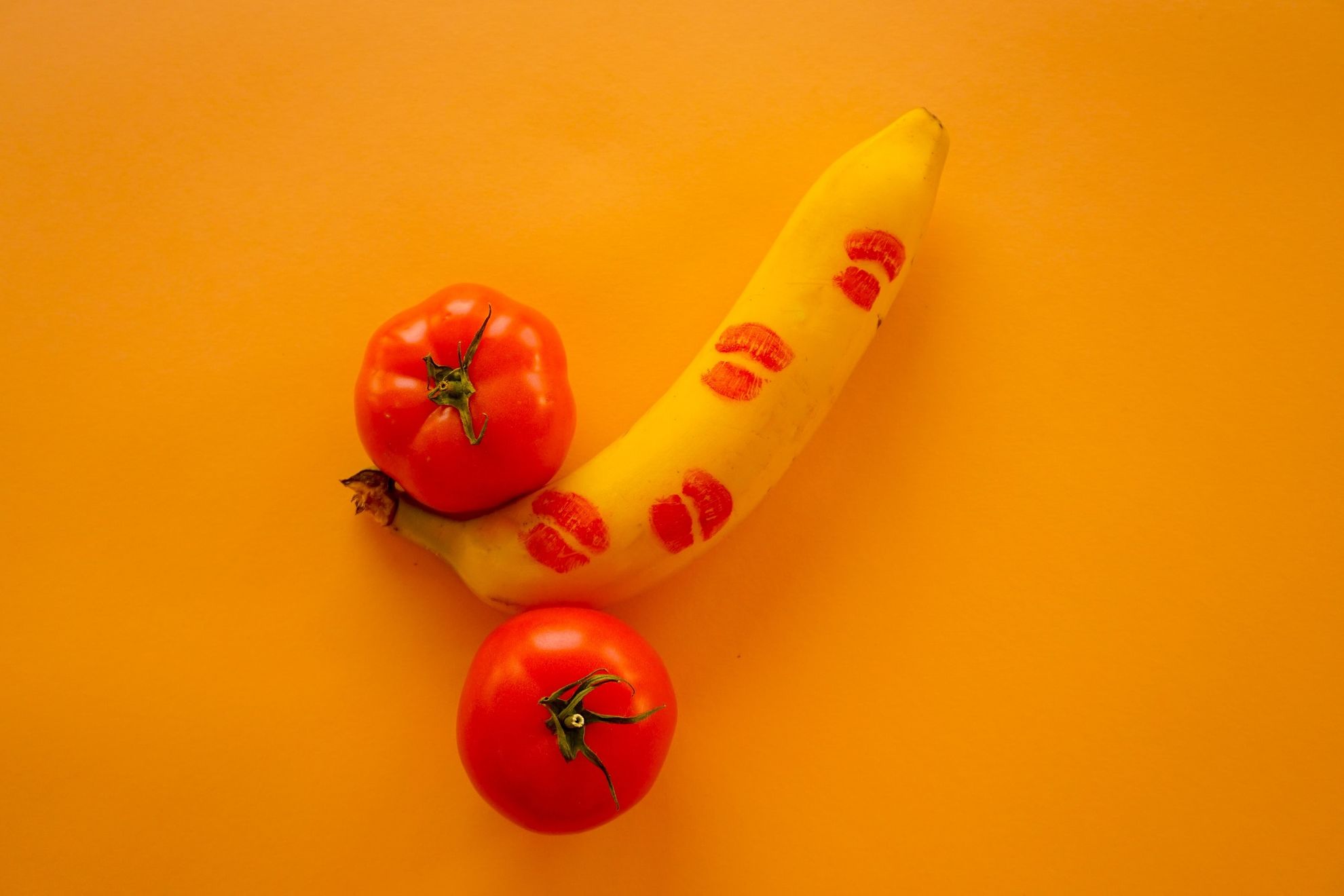 Банан и помидоры