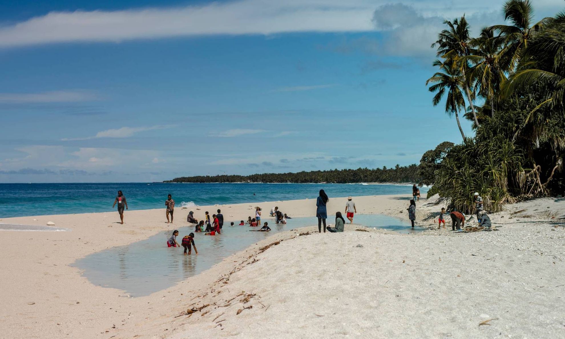 Мальдивцы на пляже