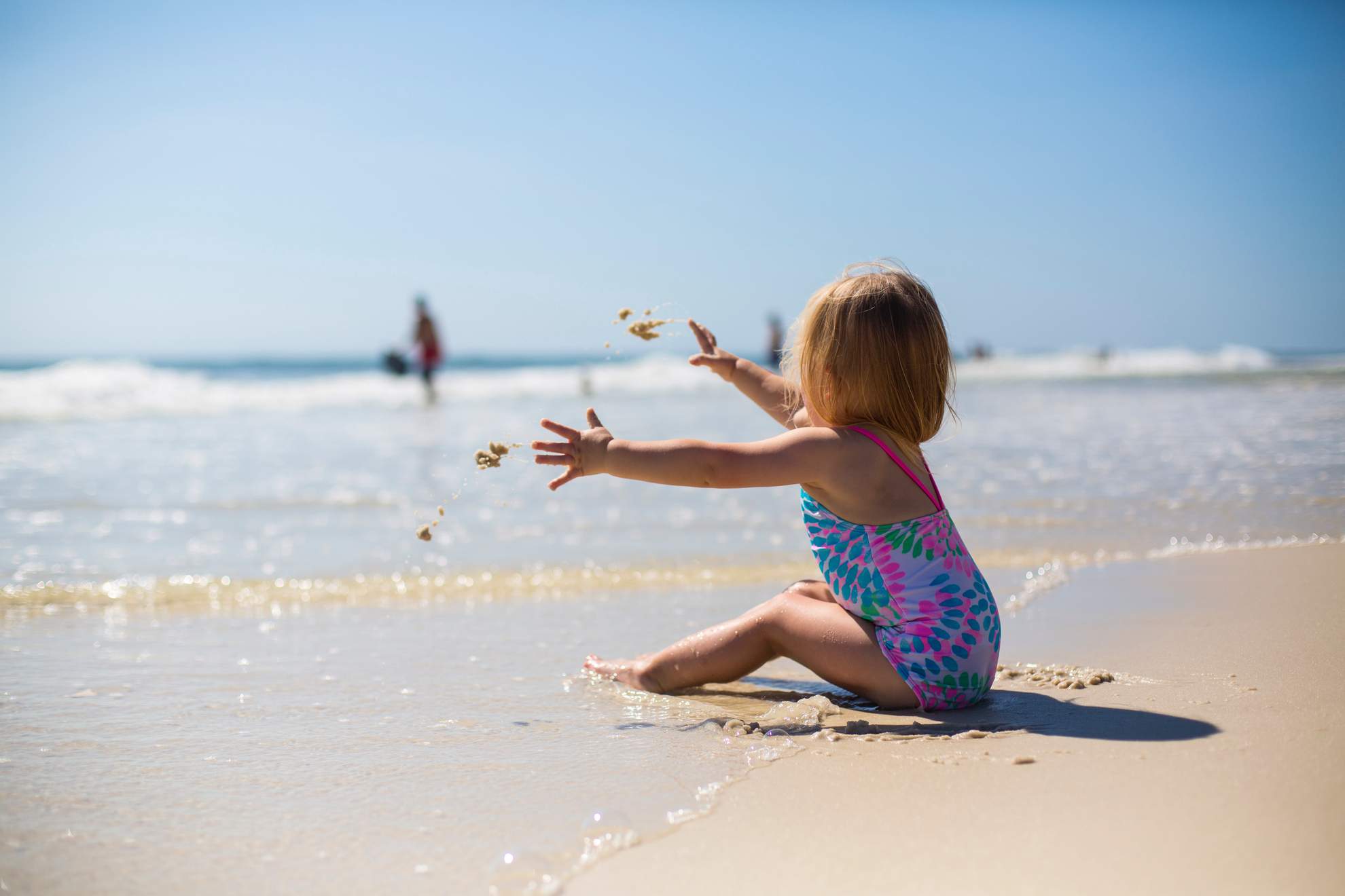 нужен ли ребенку купальник на пляже