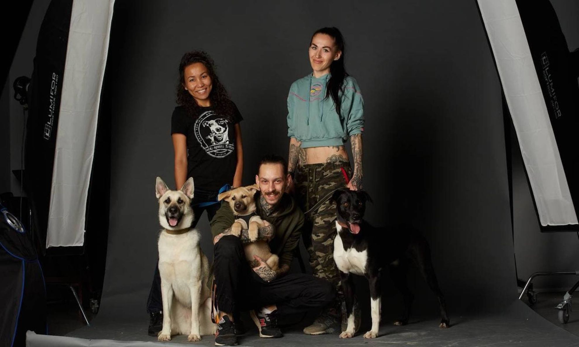 Диана, Айжан и Стас с собаками