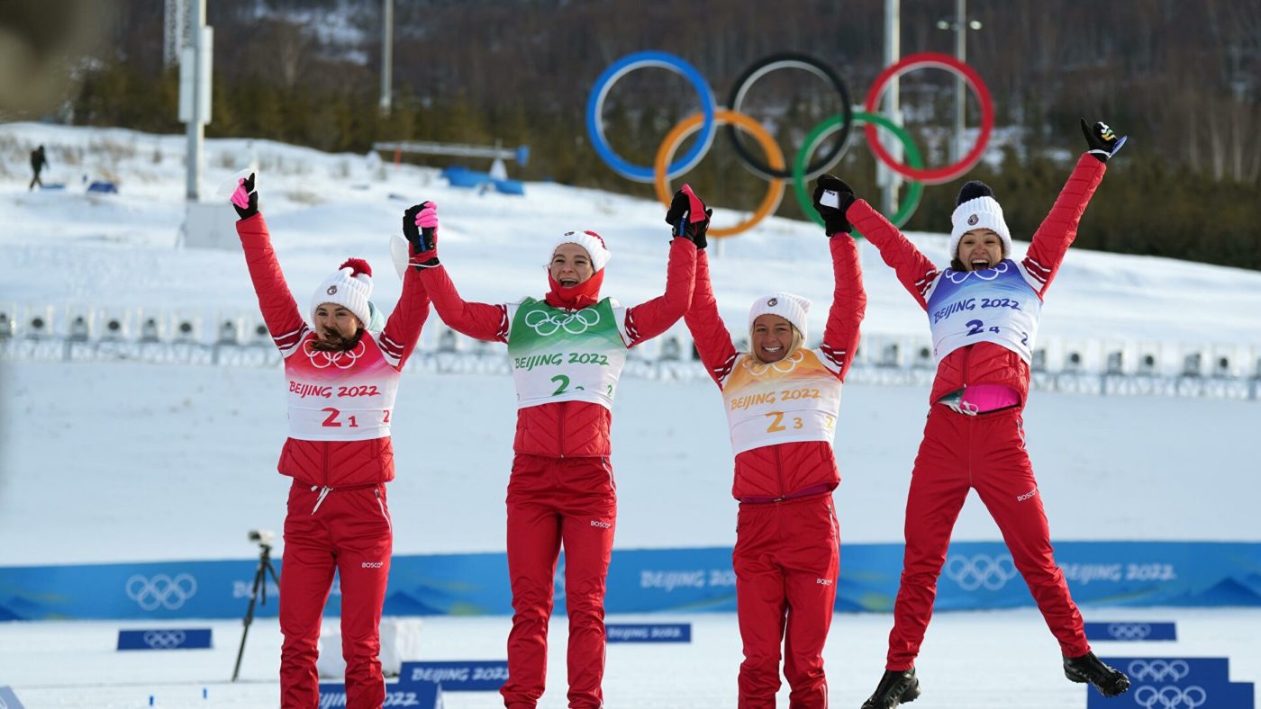 Соревнования по лыжным гонкам среди женщин